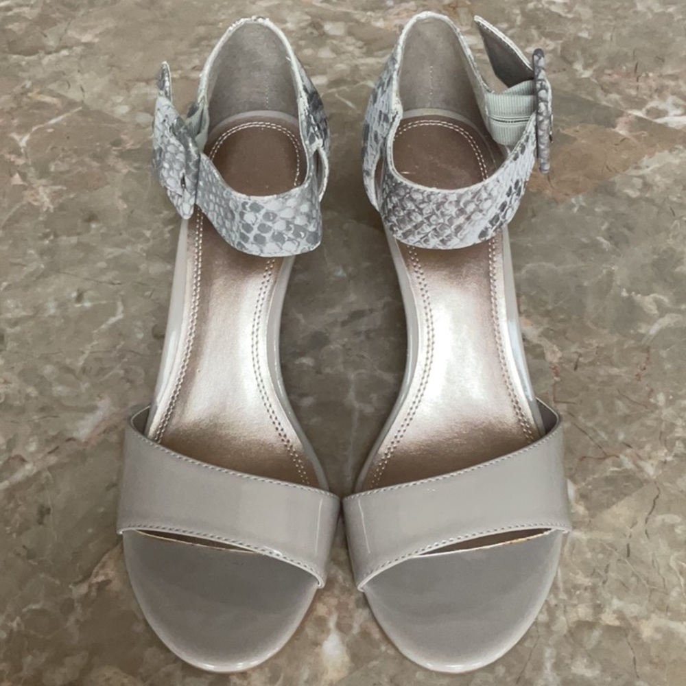 NWOT IMPO VANTAGE WEDGE SANDALS